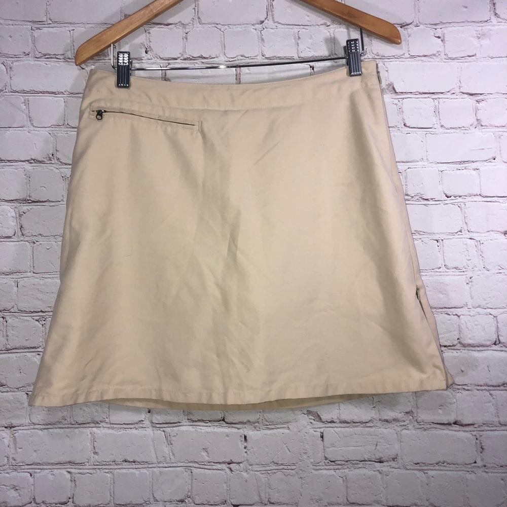 Patagonia skort with pockets and side splits